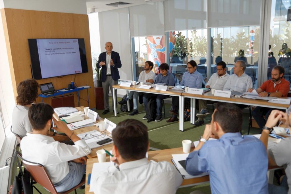 Imágenes del Centro de Innovación UC Anacleto Angelini y del área de Emprendedores de la Fundación para el Conocimiento Madri+d